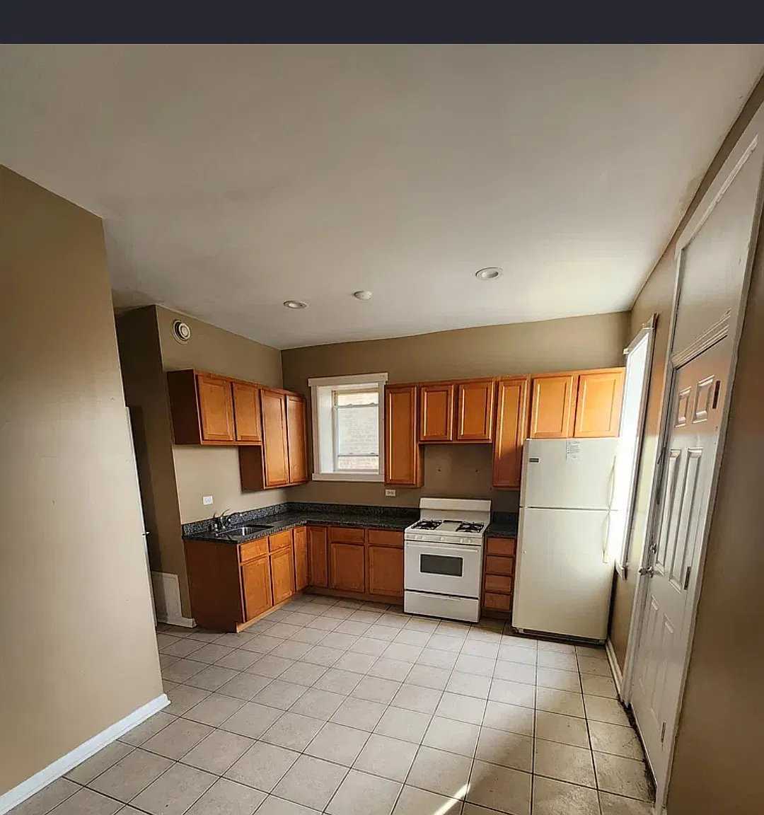 3 bed, 1000 sqft, $1,500 — Photo 4