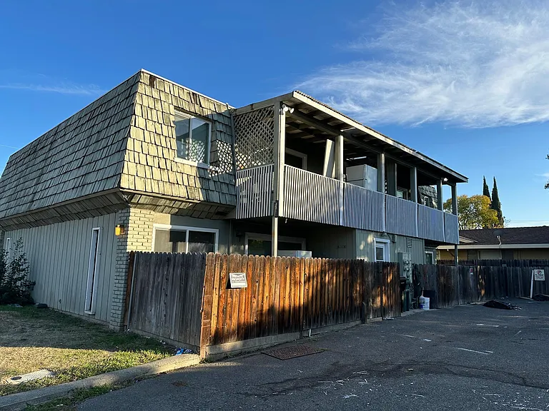 919 Bell St #C & D — Photo 17