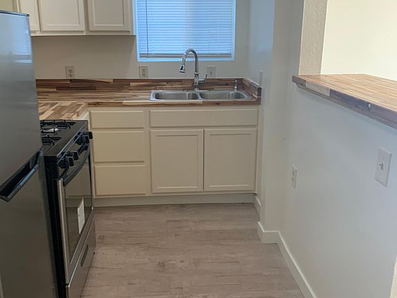 3rd image of 15144 Bellflower Blvd