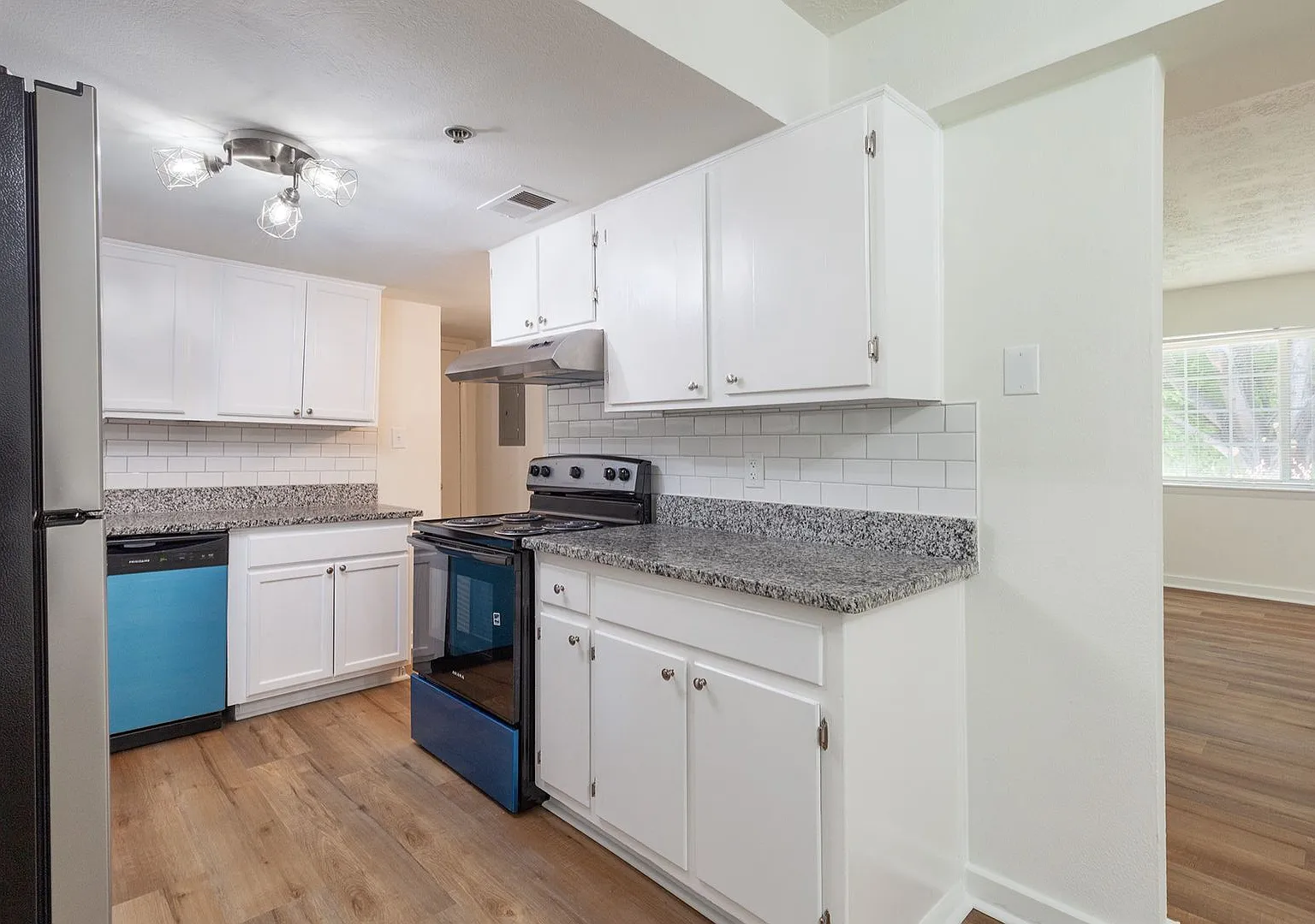 Beautiful, Fully Renovated 1bd/1ba Unit w/ Rear Deck in Ideal Smyrna Location! — Photo 1