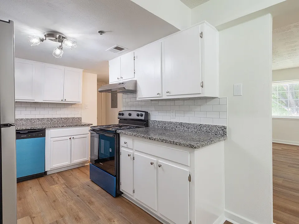 641 Powder Springs St SE #11