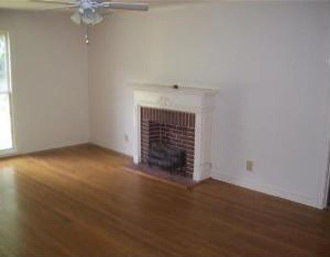 3rd image of 850 Boulevard St