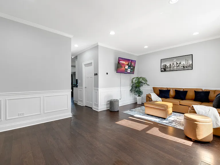 1513 Clinton Ave — Photo 16