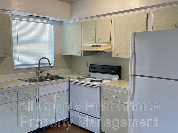 5th image of 526 91st Ave N #2