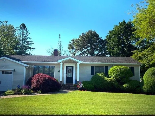 4 Aron Drive, Bohemia, NY 11716