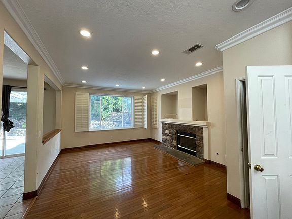 2nd image of 4439 Mission Hills Dr