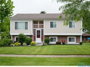 39 Springwood St E, Oregon, OH 43616