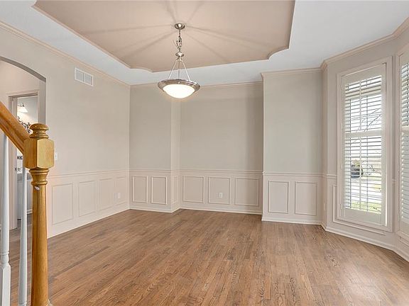 5th image of 5608 NE Holiday Dr