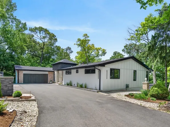 306 Woodlock St, Ingleside, IL 60041