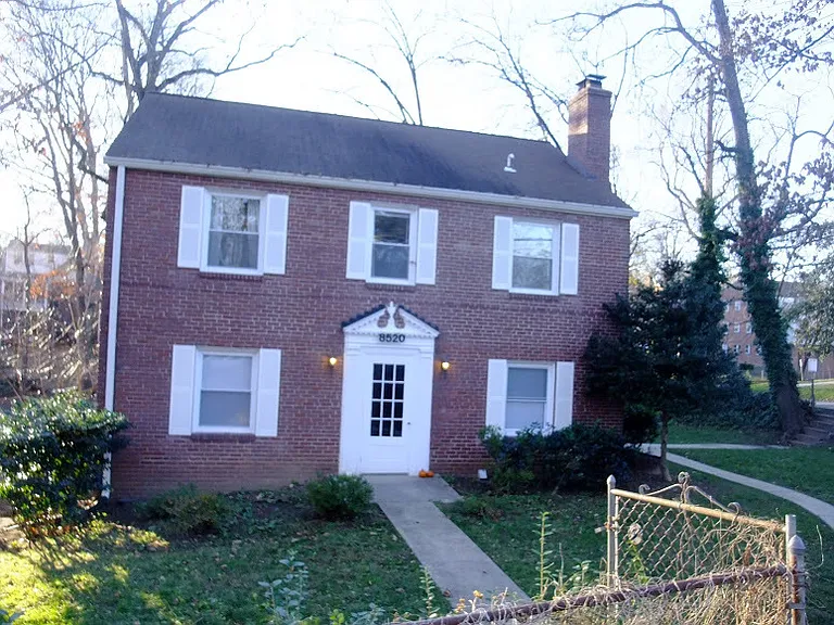 8520 Greenwood Ave — Photo 1