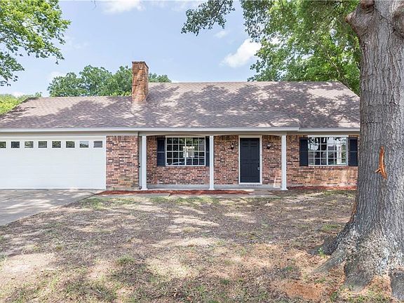 3rd image of 905 Park Ln