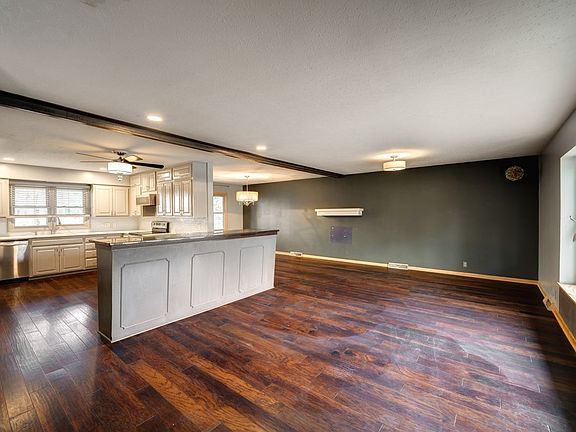 5th image of 2086 Raymond Ave