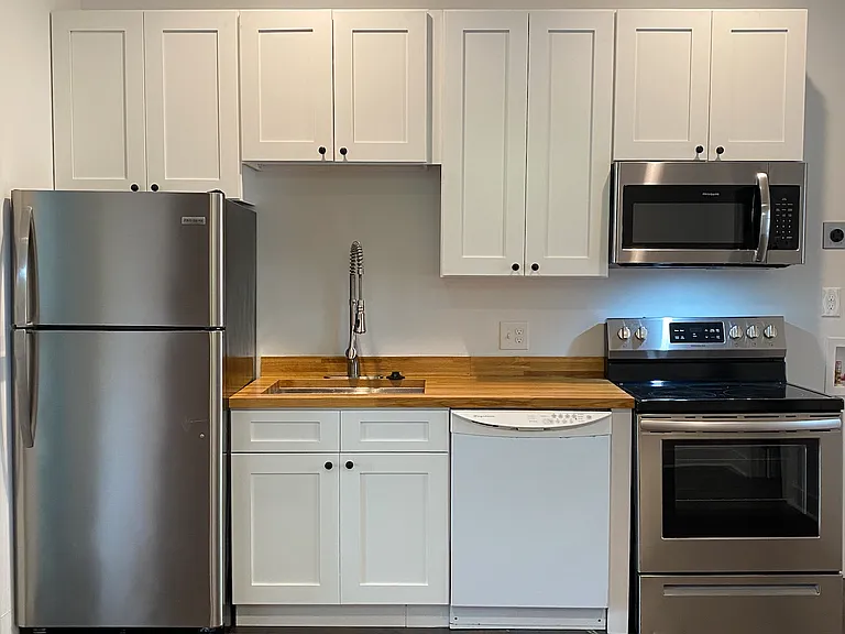 111 W 48th St #B — Photo 10