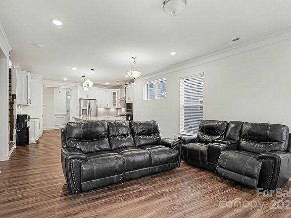 4th image of 3935 Center Place Dr