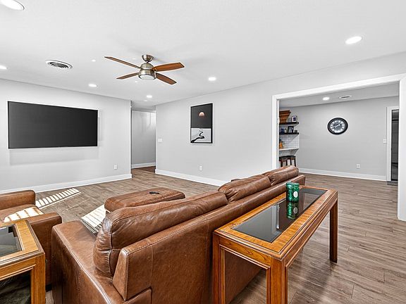 3rd image of 600 S Scott Cir