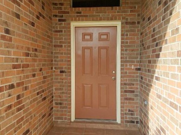 2nd image of 1902 Treasure Oaks Dr