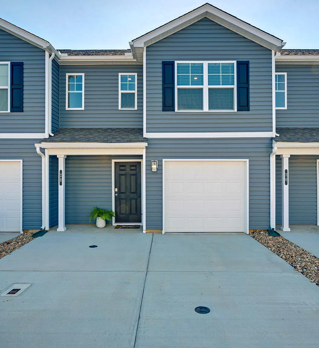 3 bed, 2.5 bath, 1381 sqft, $1,830 — Photo 1