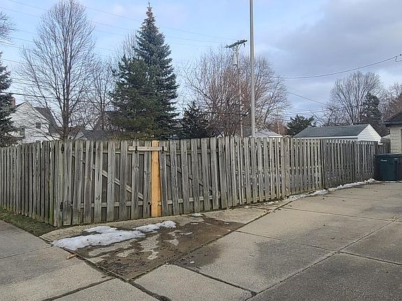 3rd image of 22258 Francis St