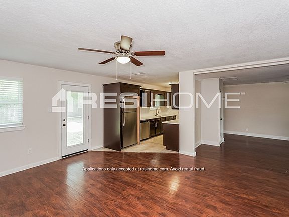 5th image of 3404 Royal Crest Dr