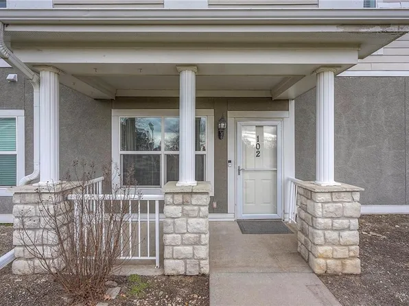 11751 S Roundtree St APT 102, Olathe, KS 66061