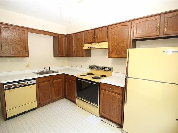 3rd image of 123 Woodridge Xing