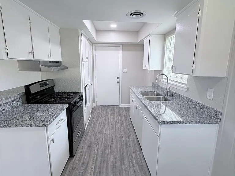 7705 Parker Rd — Photo 9