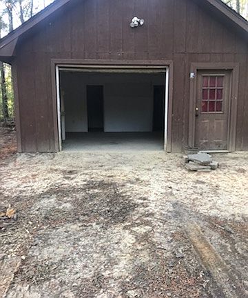 Shop w/electric, air cond.  