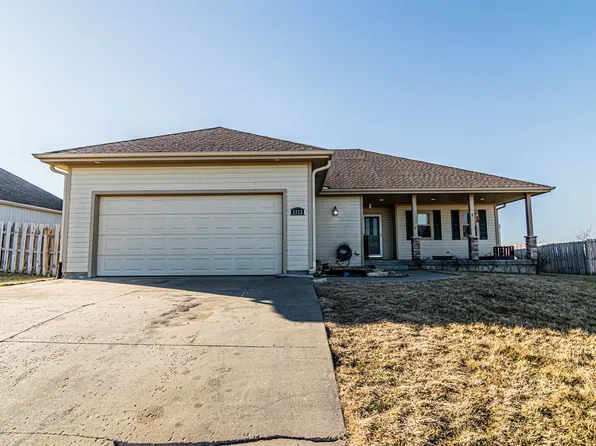 1913 Thompson Dr, Junction City, KS 66441