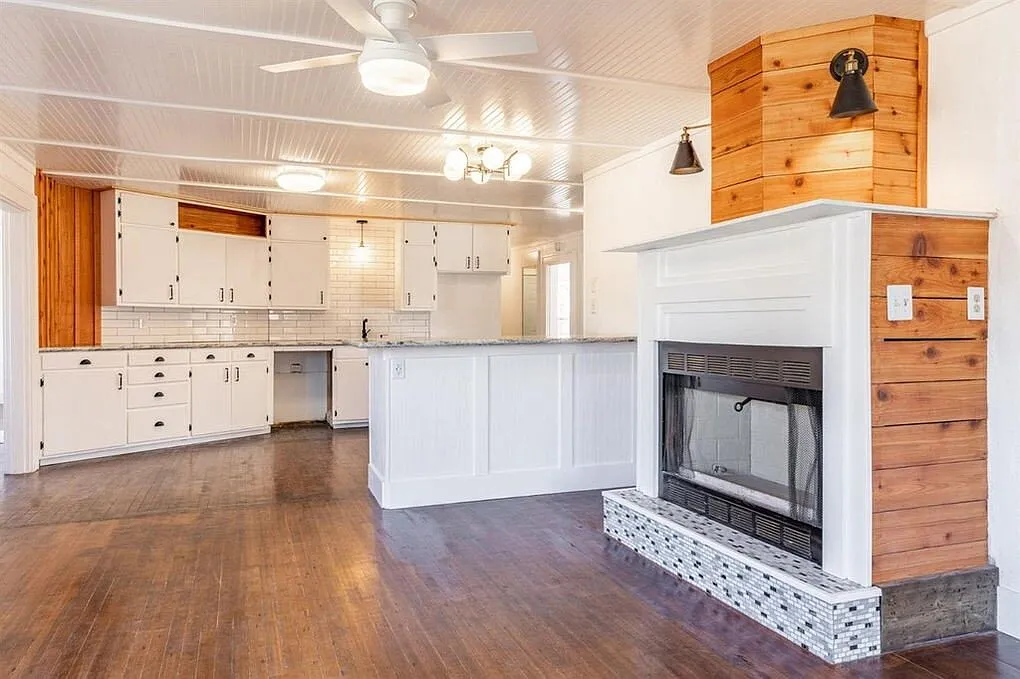 4 bed, 3.0 bath, 2273 sqft, $2,000 — Photo 2