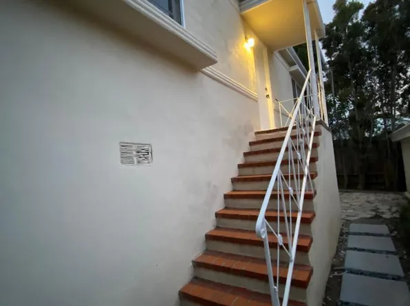 1853 S Beverly Glen Blvd, Los Angeles, CA 90025