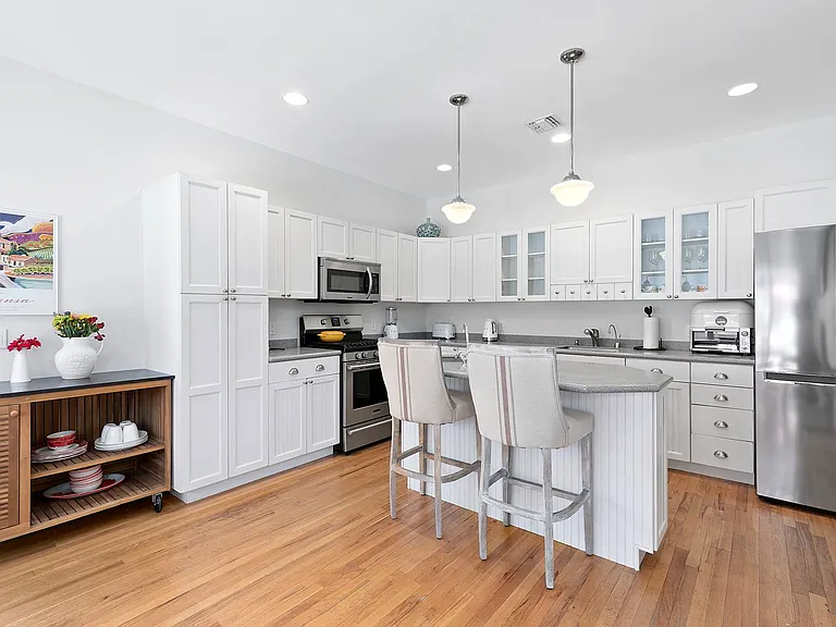 492 Sag Harbor Tpke — Photo 5