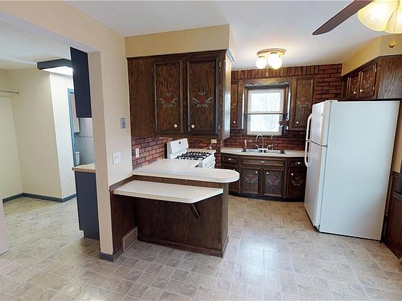 3rd image of 1628 Brownlee Ave