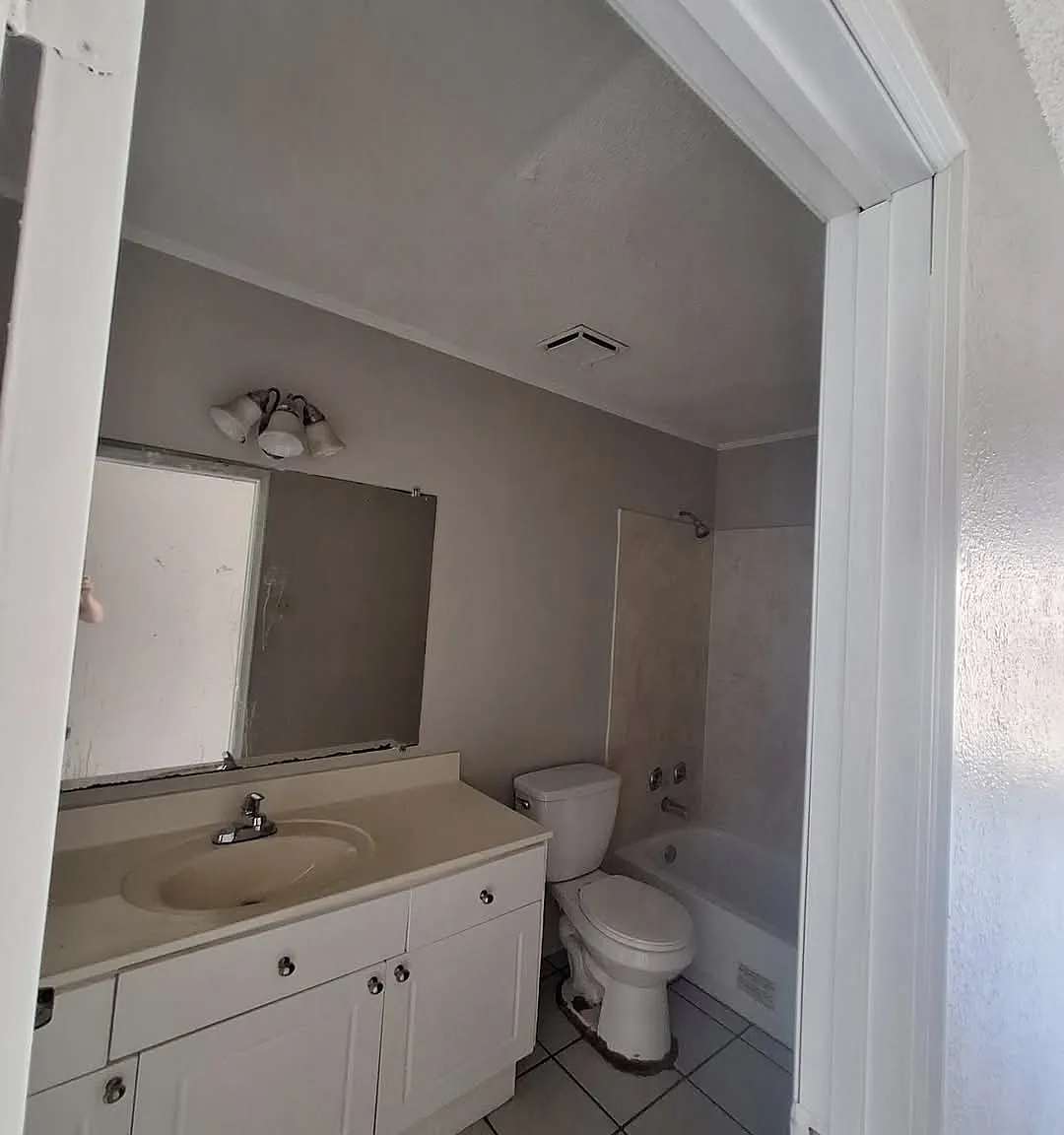 3 bed, 1200 sqft, $1,400 — Photo 2