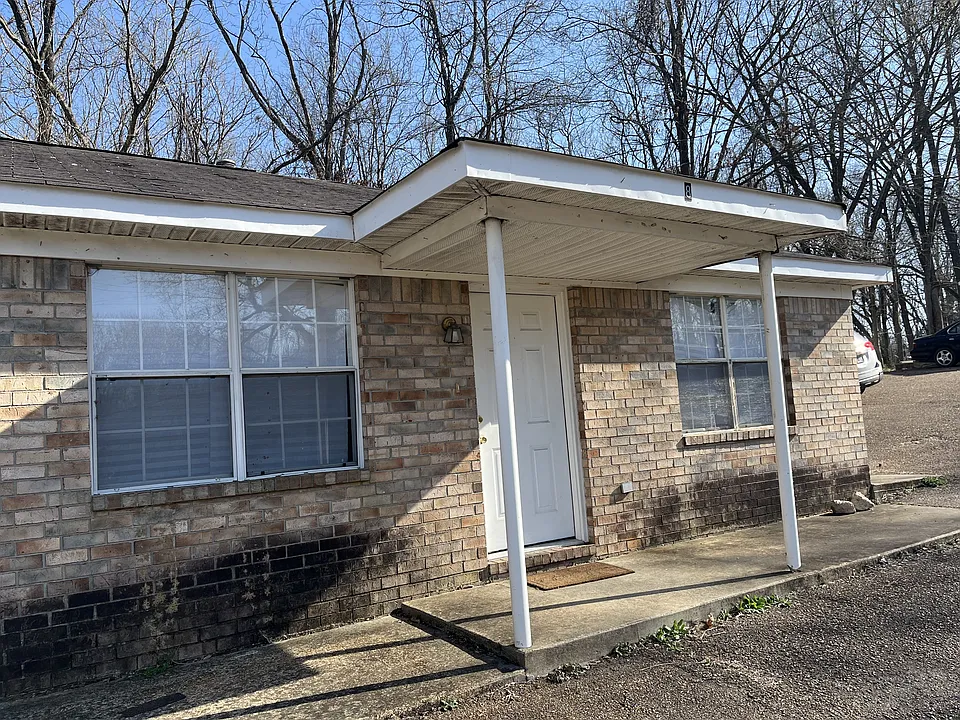 320 Main St #8