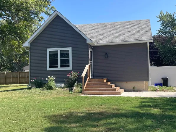 208 S Lena St, Holstein, IA 51025
