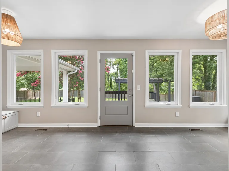 5004 Danby Dr — Photo 32