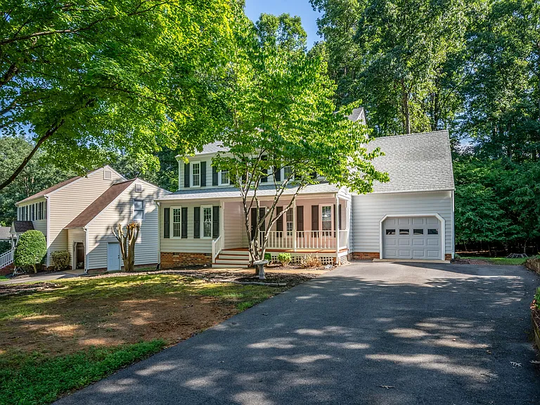 5700 Standing Oak Rd — Photo 2