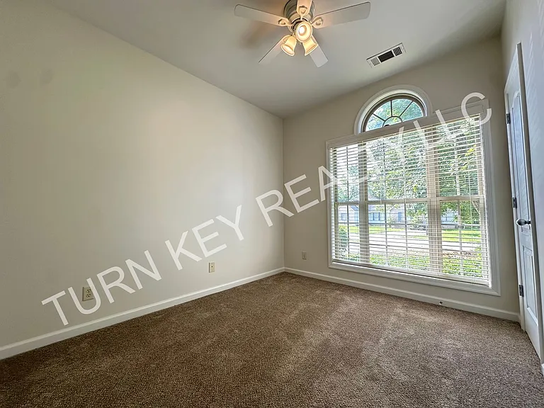 114 Vann Cir — Photo 10