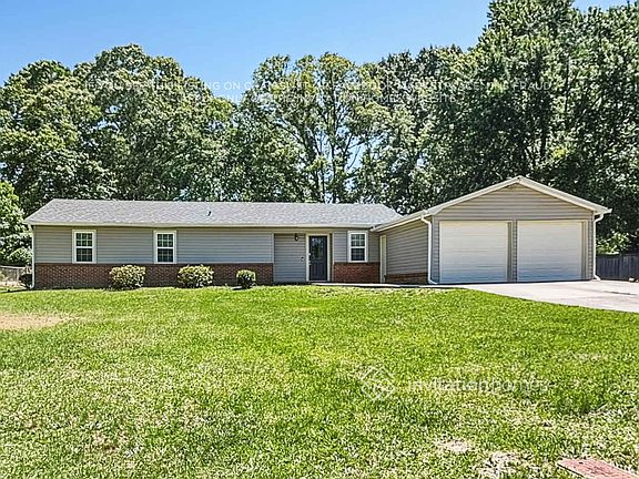 3rd image of 2512 Meadowbrook Way