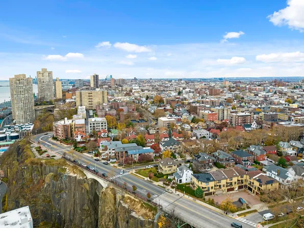 25 75th Street image 3 of 37