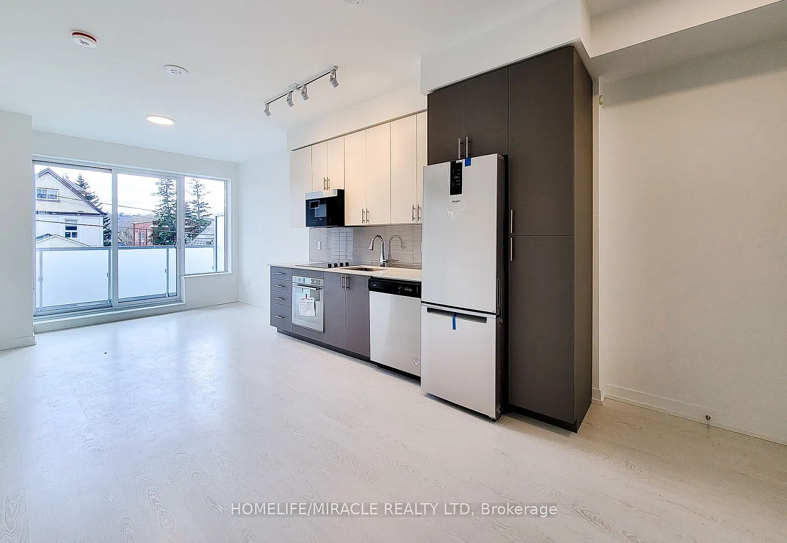 415 Main St W — Photo 4