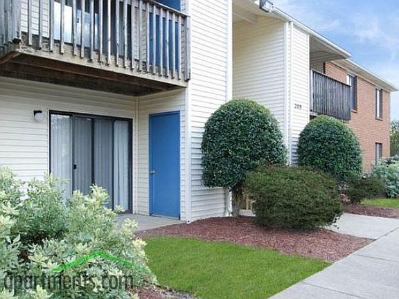 2nd image of 213 Oak Leaf Ct APT G