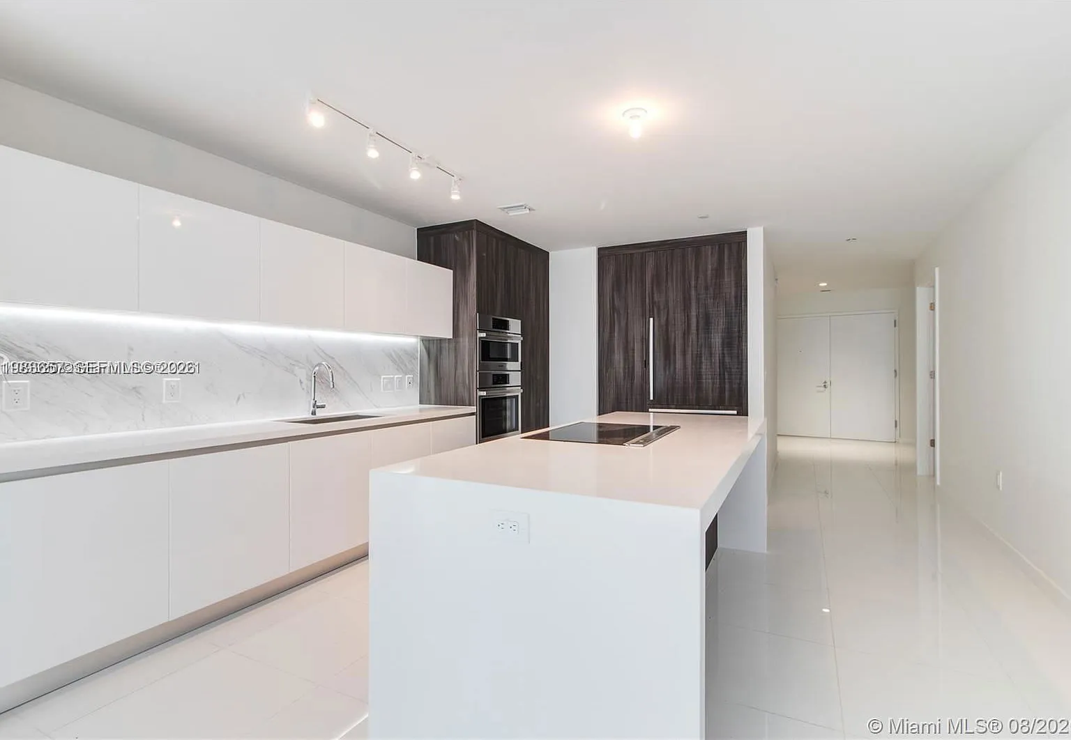 3 bed, 4.0 bath, 2204 sqft, $9,750 — Photo 2