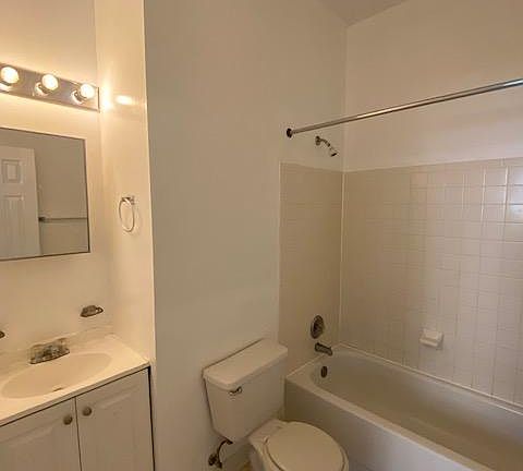4th image of 1011 Arlington Blvd APT 307