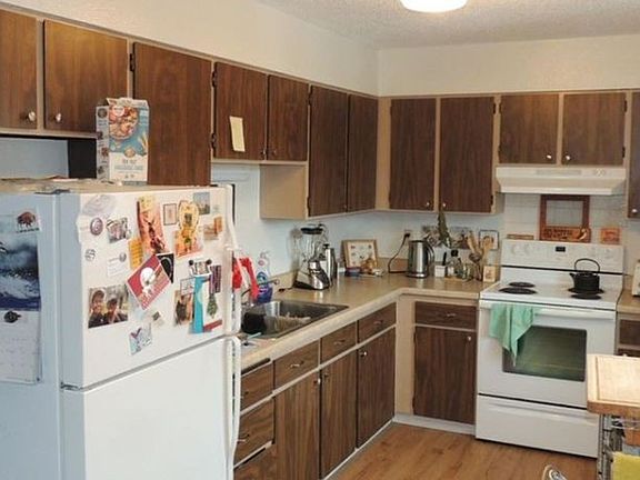3rd image of 1528 1/2 S Catlin St #C