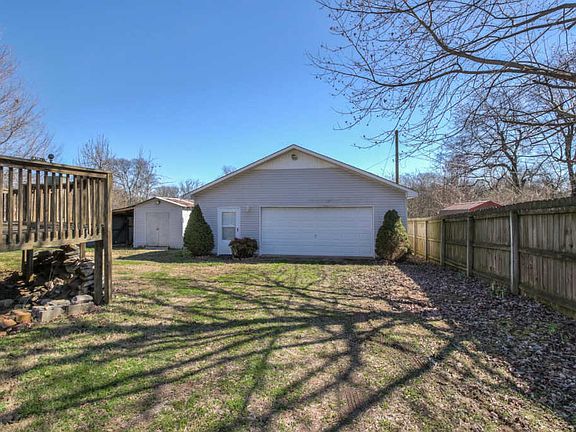 4th image of 1037 Edgewood Dr