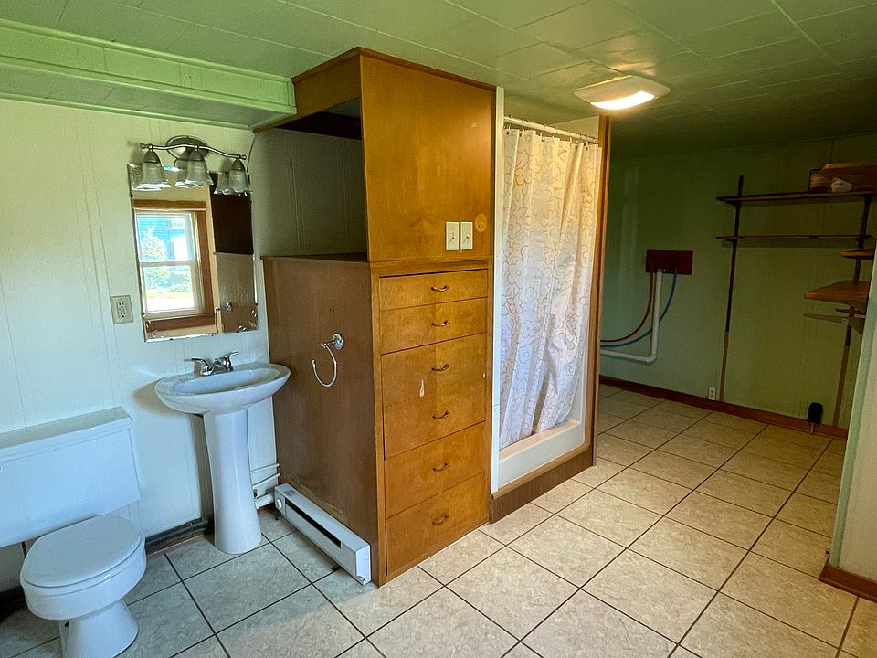 Downstairs bath/laundry