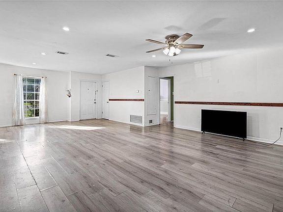 3rd image of 3016 Colburn Dr