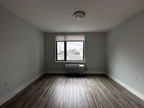 3rd image of 5208 Polk St #31E