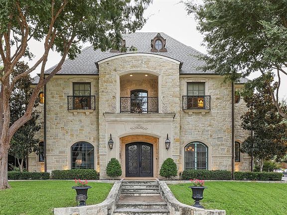 2nd image of 6733 Lake Circle Dr